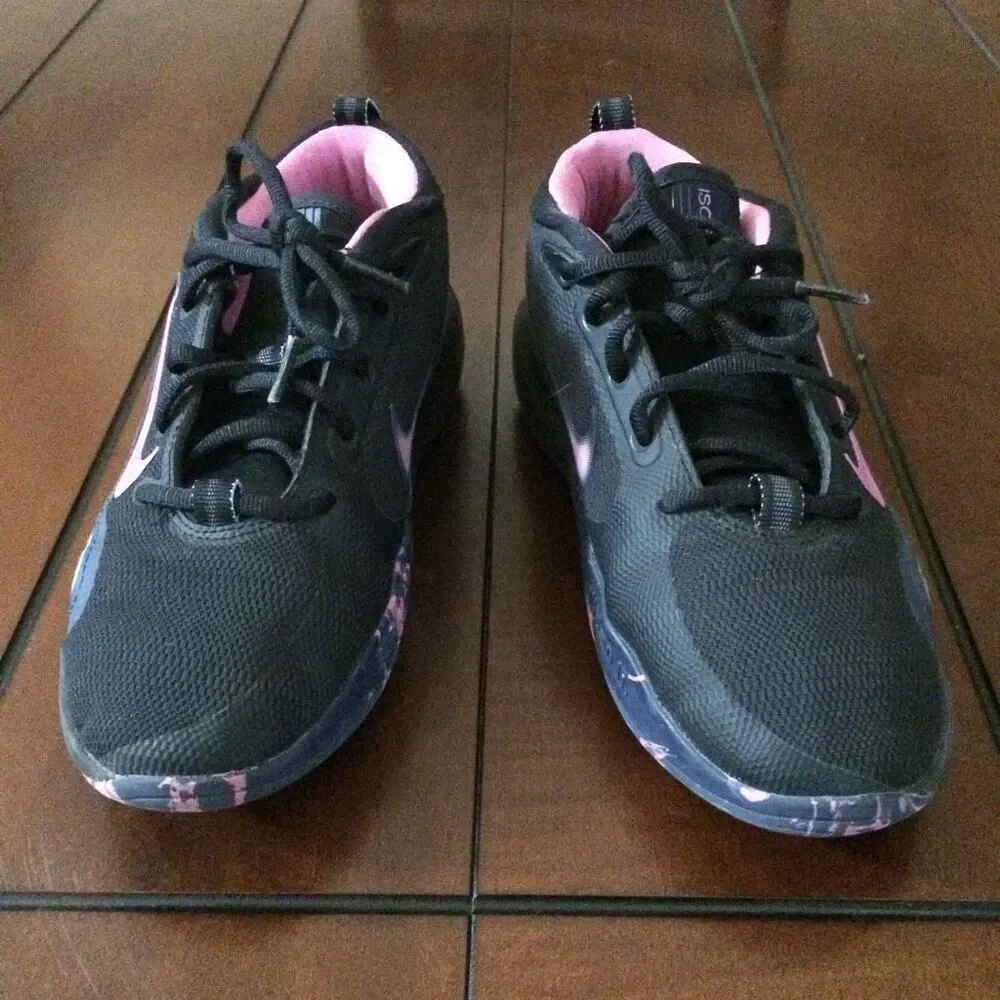 Nike kids isofly 5.5 big kid black and pink